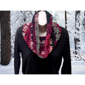 Holiday Colored Chunky Crocheted Cowl, Green and Burgundy Circle Scarf